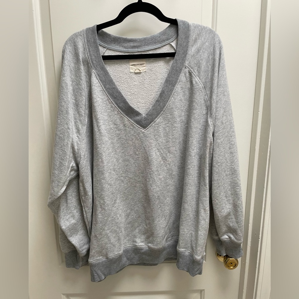 AE Oversized V-Neck, Size Large
